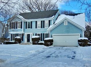 1045 Cobblers Xing, Elgin, IL 60120