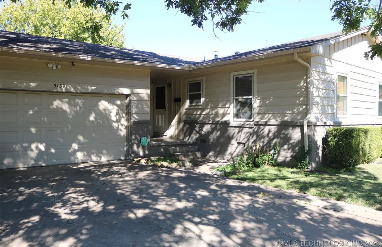 3 bed, 1200 sqft, $1,700 — Photo 2