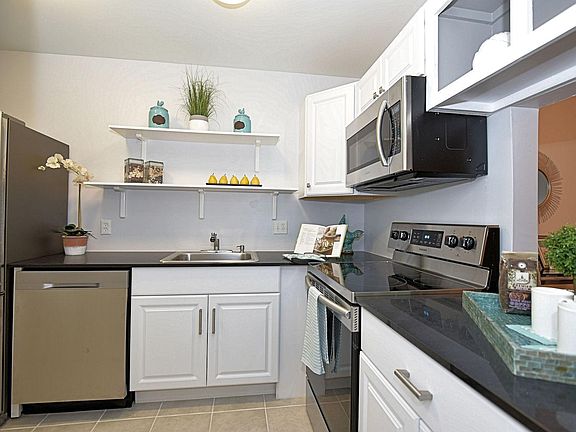 5th image of 1432 S Lakeside Dr APT 11