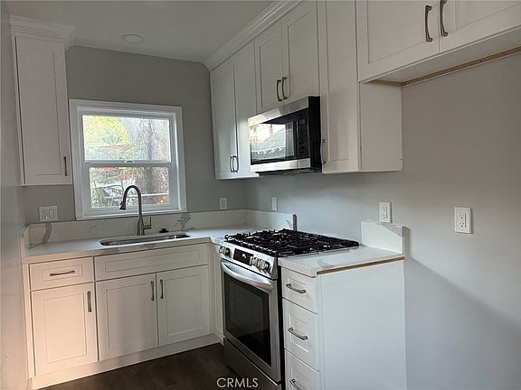 5th image of 3883 5th St