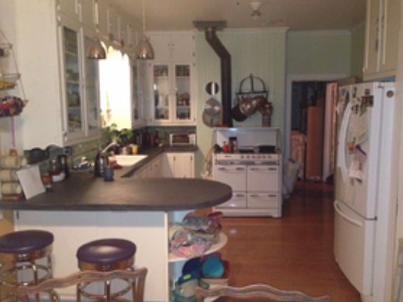3rd image of 115 Pierson St