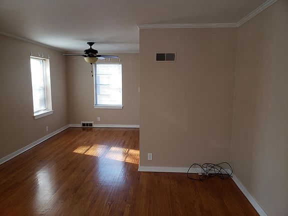 3rd image of 1527 Dakota St