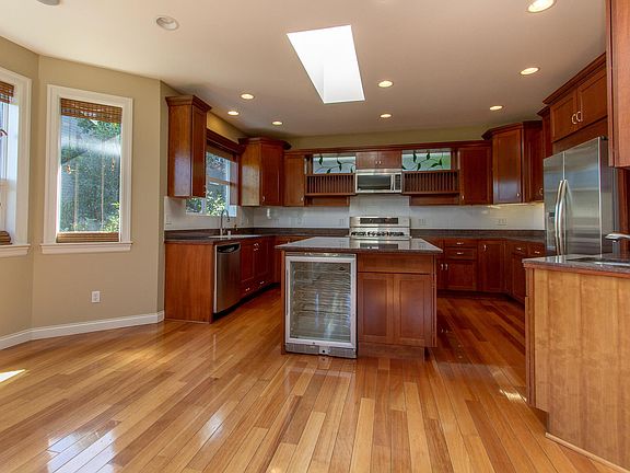 4th image of 3111 N Lawrence St