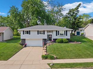 3301 W Wilshire Dr, Peoria, IL 61614