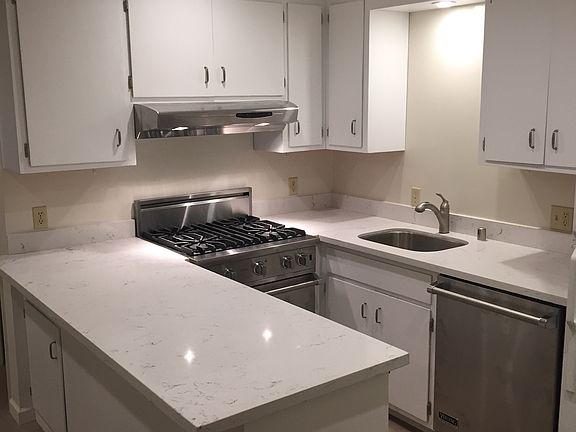 Quartz Countertops/Recessed Lighting