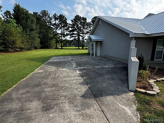 2nd image of 605 Blackberry Rd