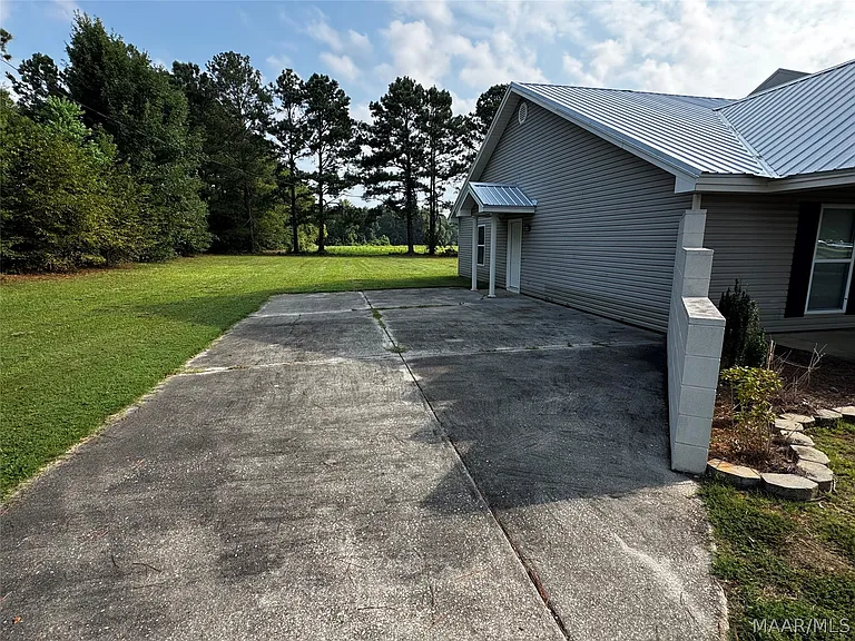605 Blackberry Rd — Photo 2