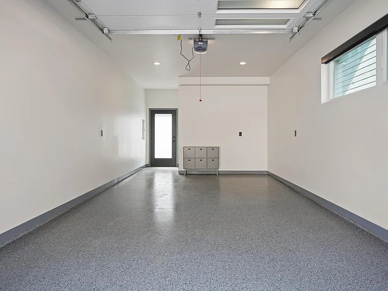 36 SW Roosevelt Ave — Photo 39