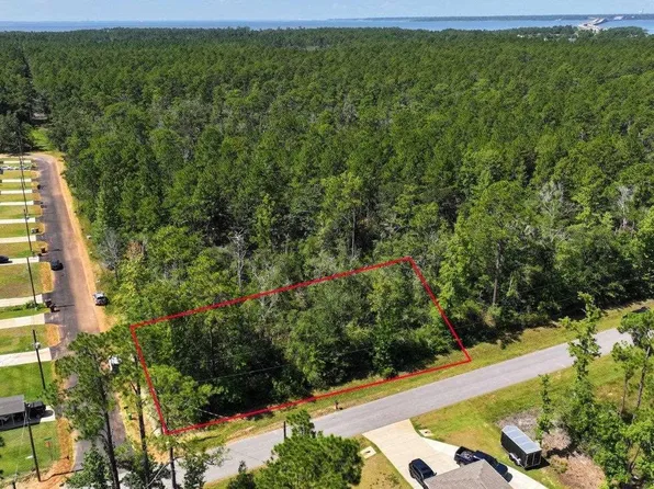 Del Monte St, Milton, FL 32583