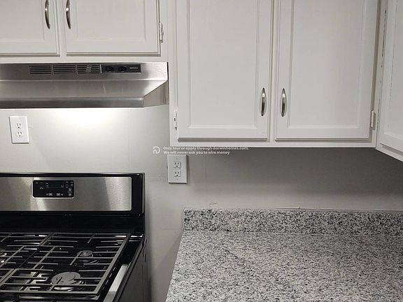 4th image of 2316 Vine St