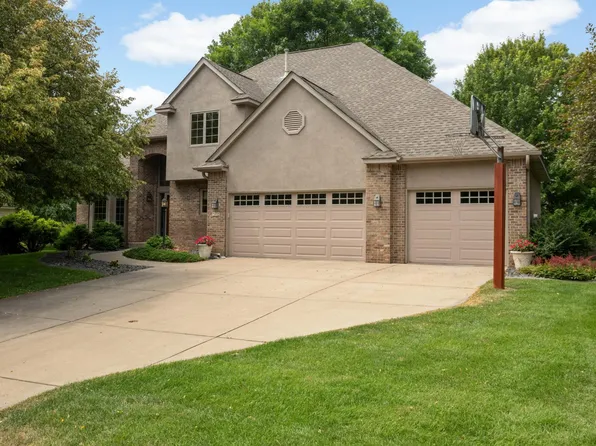 5715 Pond Dr, Shoreview, MN 55126