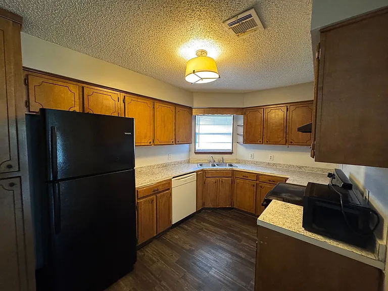 104 Hillside Dr — Photo 7