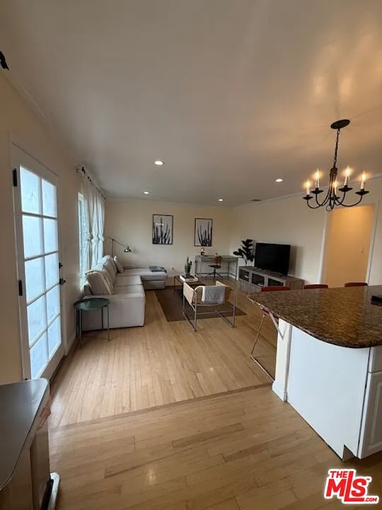2 bed, 2.0 bath, 1400 sqft, $5,400 — Photo 2