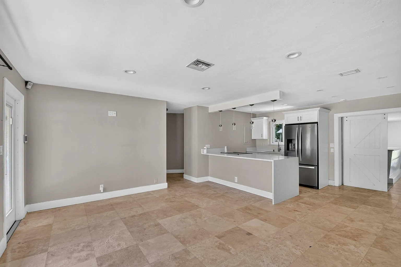 3 bed, 1248 sqft, $3,100 — Photo 2