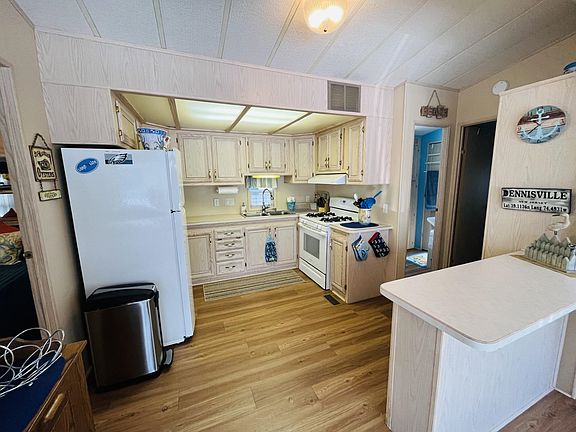 4th image of 144 Lake Dr #144