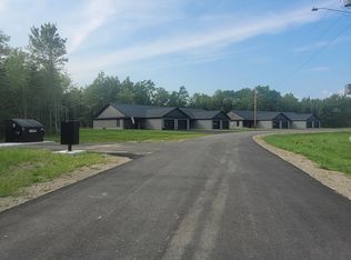 1 Village Oaks Ln, Bangor, ME 04401