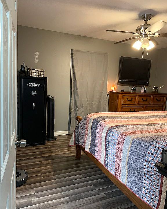Master bedroom 