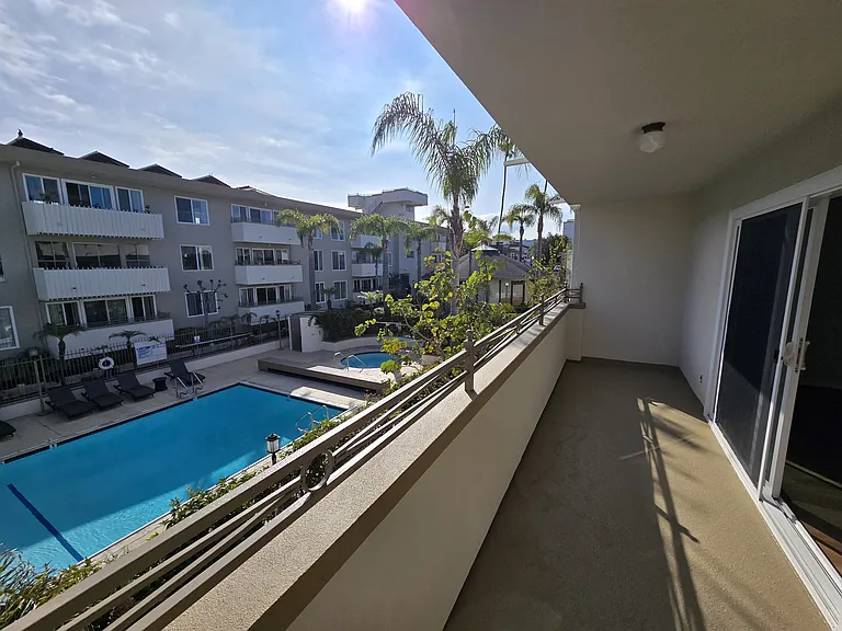 Laguna del Rey Apartments — Photo 69