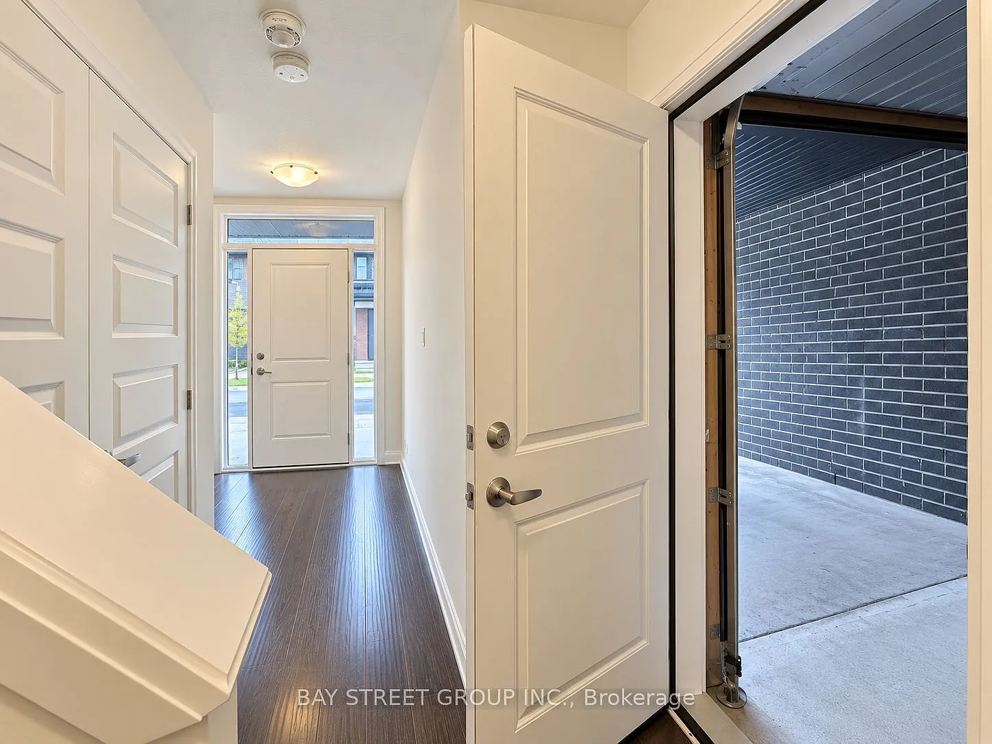 3260 Singleton Ave — Photo 3