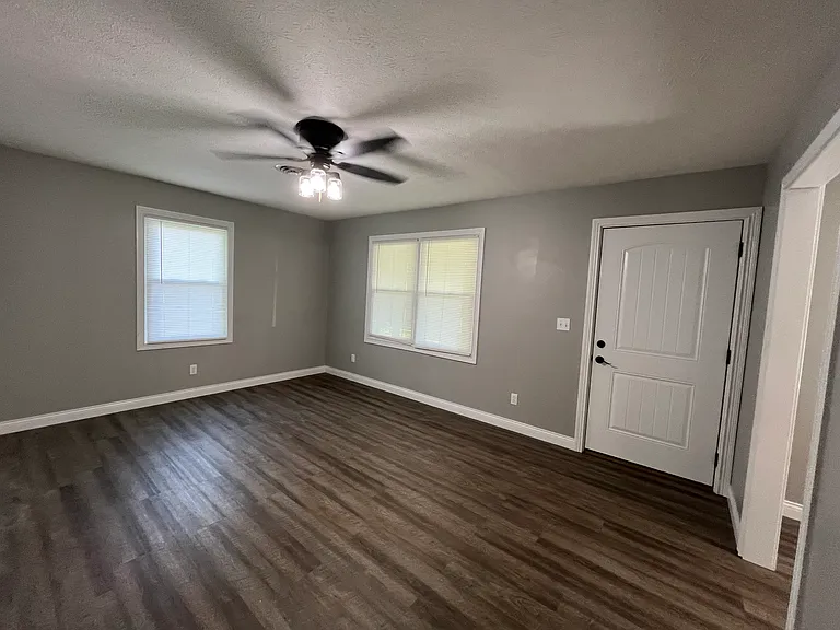 8430 N Dixie Hwy — Photo 16