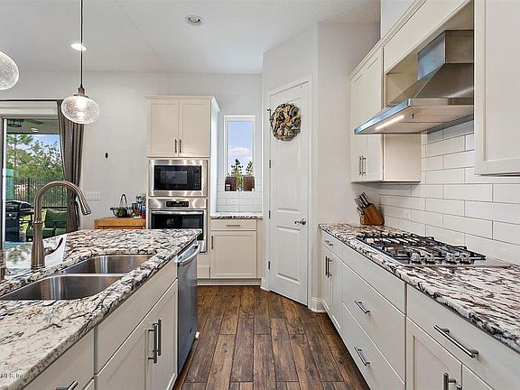 5th image of 38 Vista Lake Cir