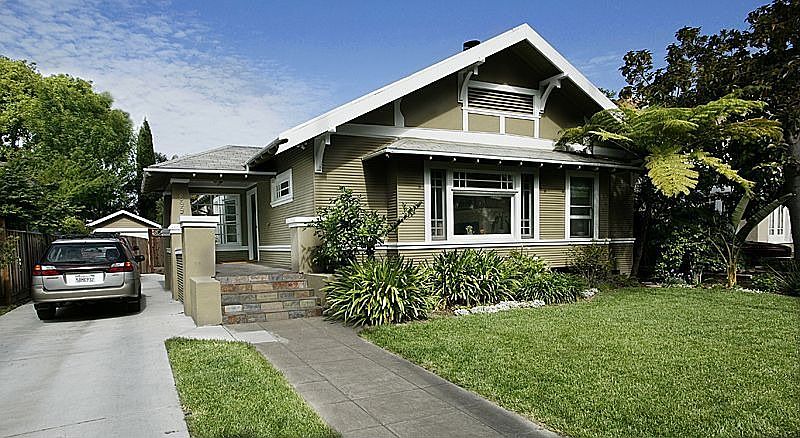 1st image of 899 Plaza Dr