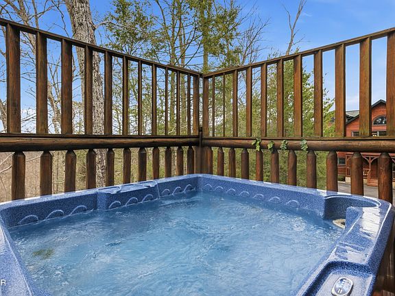 5th image of 319 Poplar Point Way