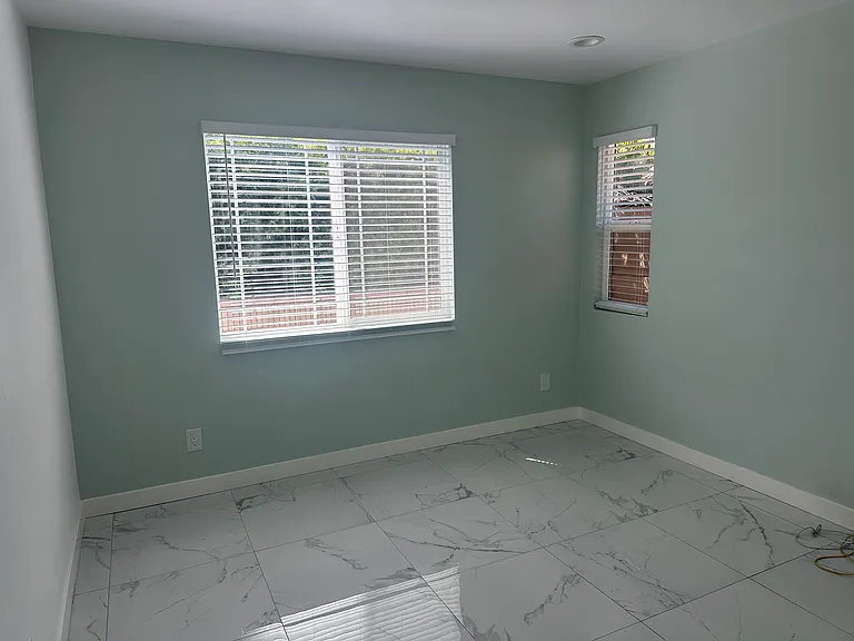 816 N Waverly St — Photo 5