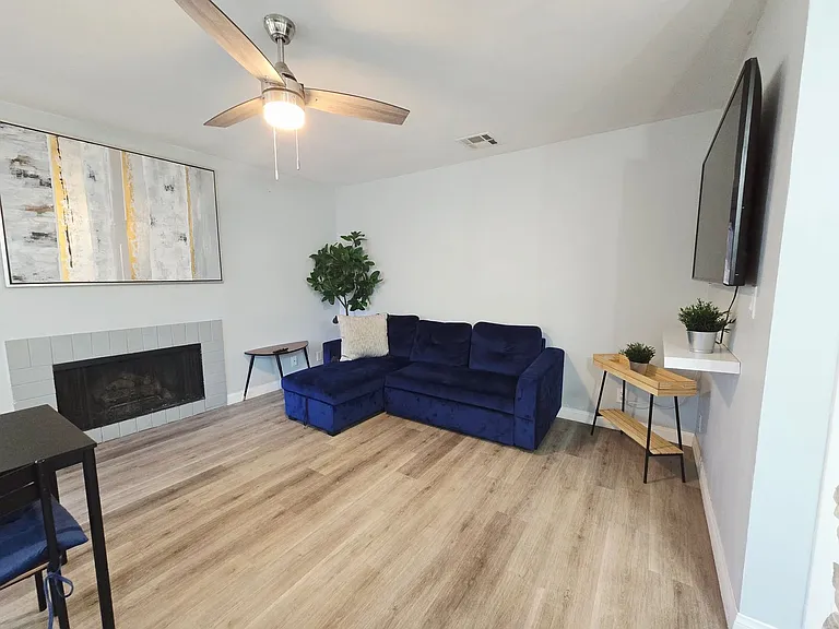 5045 Spencer St #B — Photo 3