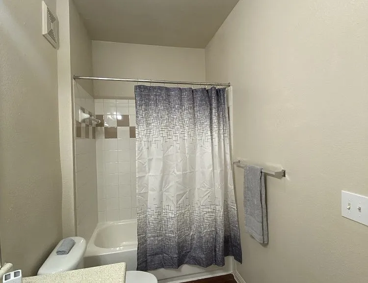 Westchester Woods Apartments — Photo 24