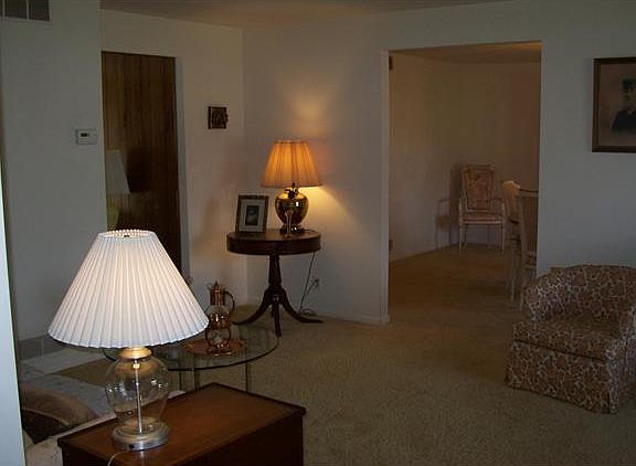 4th image of 23 Charter Oaks Dr