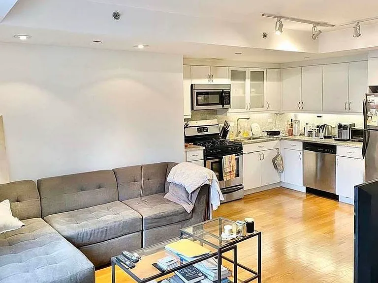 1677 Lexington Ave #6A — Photo 3