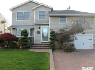 2592 S Saint Marks Ave, Bellmore, NY 11710