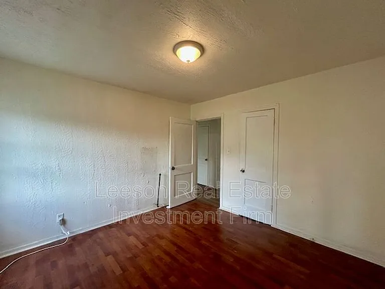 734 W 74th St — Photo 7