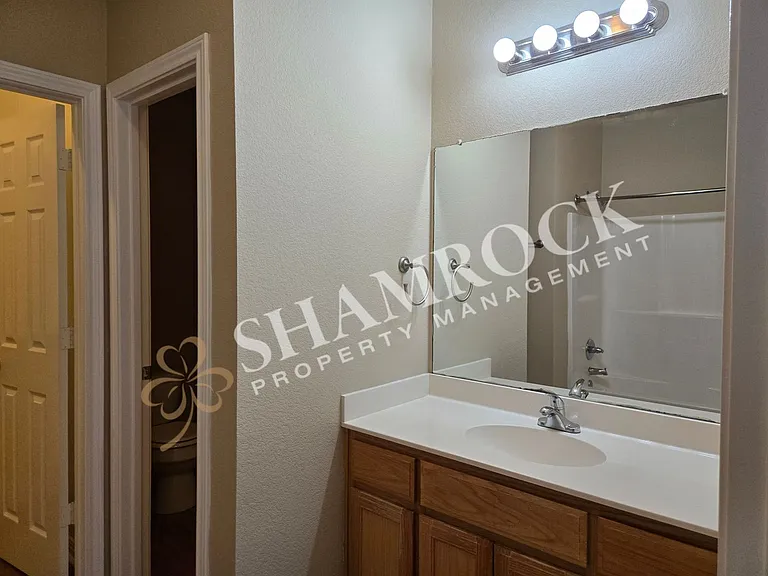 2117D Columbus Ave — Photo 8