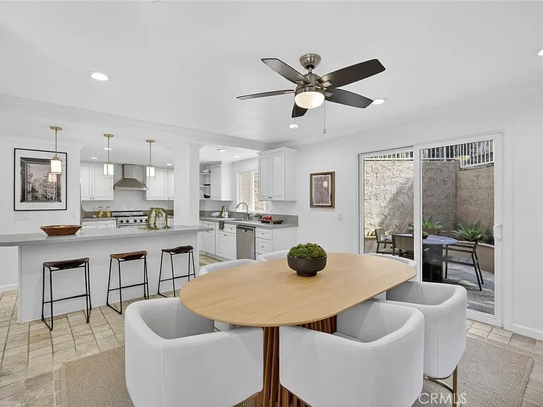 431 Nyes Pl — Photo 15
