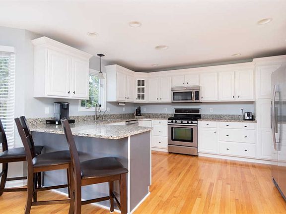 3rd image of 2150 Merrick Dr