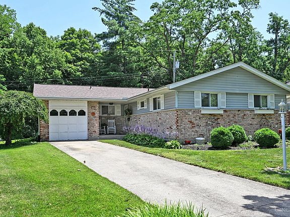 3rd image of 137 Bayham Dr