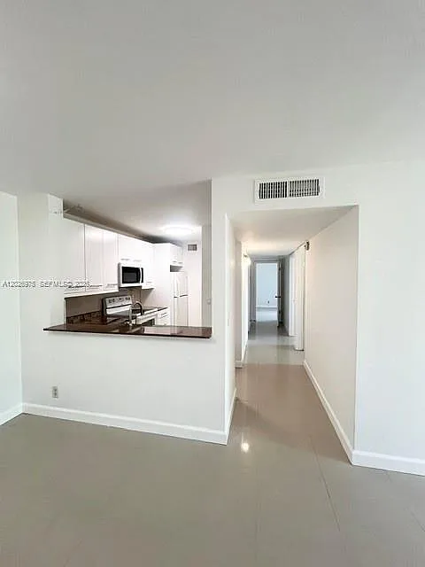 Lakes Of Jacaranda Condo — Photo 3
