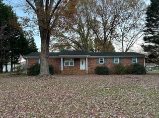 108 Hilldale Dr, Boiling Springs, SC 29316