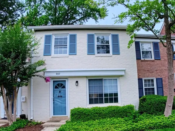 682 Azalea Dr #6, Rockville, MD 20850