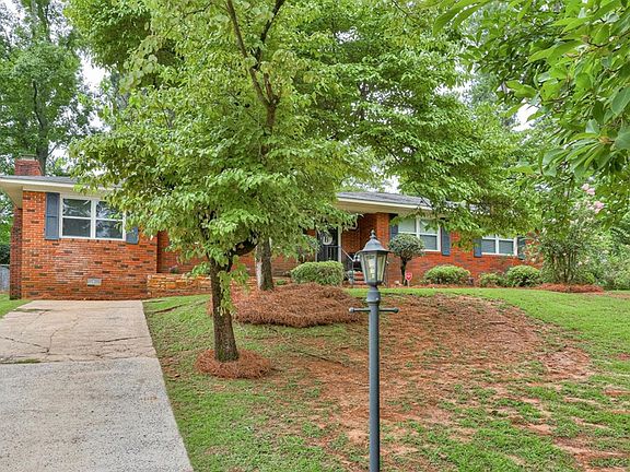 4th image of 707 Rockwood Dr