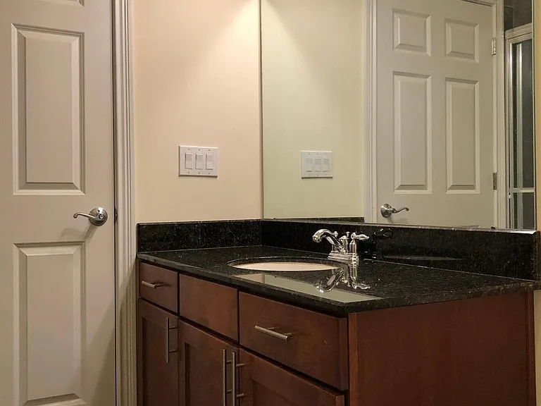 219 Stetson St — Photo 9