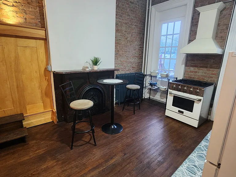 484 Madison Ave #1 — Photo 8