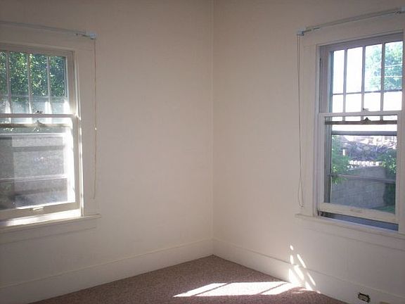 4th image of 923 N 31st St