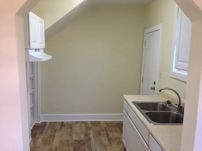 206 Byron Hurst St — Photo 4