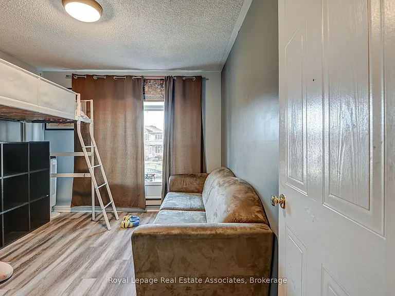 70 Nectarine Cres — Photo 14