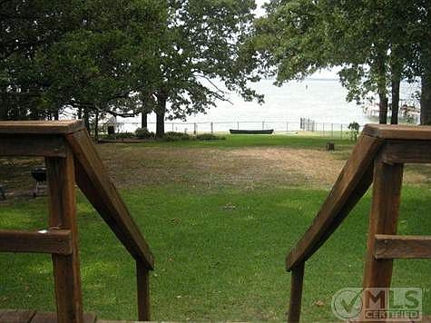 3rd image of 828 Shoreline Dr