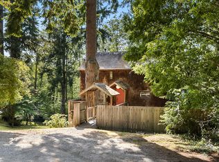 11928 Manzanita Ln NE, Bainbridge Island, WA 98110