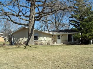 W176N8414 Sunset Ridge Dr, Menomonee Falls, WI 53051